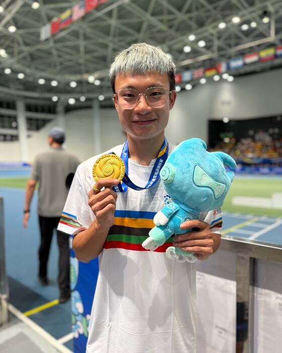 郭立陽同學勇奪世界溜冰錦標賽成年男子組200公尺金牌金牌圖片