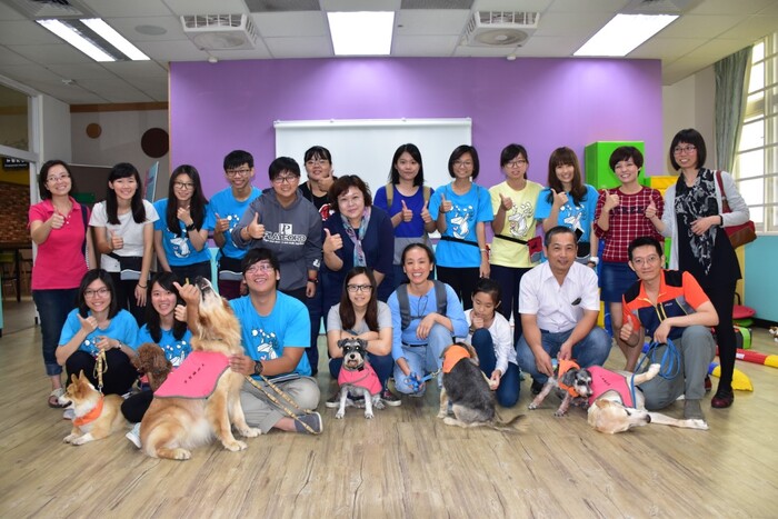 特教中心落成典禮  第一批學習輔助犬及領犬員授證圖片