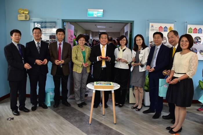 特教中心落成典禮  第一批學習輔助犬及領犬員授證圖片