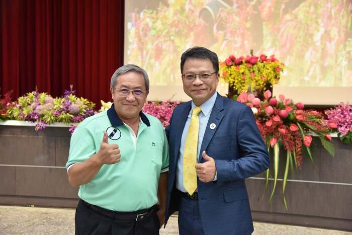 陳永森校長（右）與即將接受本校頒授名譽博士學位、長期深耕地方文史及本土教育的吳庚元先生圖片
