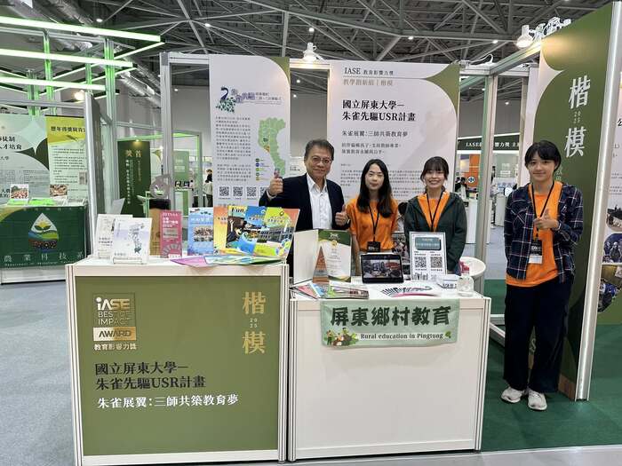 陳校長(左一)特地到場為朱雀先驅計畫團隊打氣。圖片