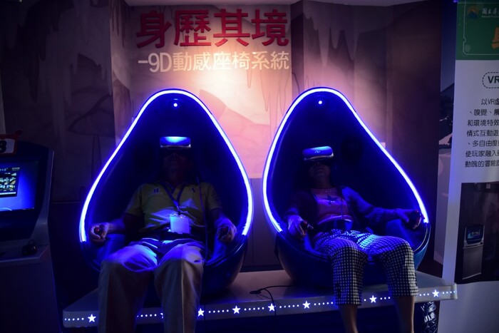 樂齡大學開學 銀髮族開心體驗VR/AR圖片
