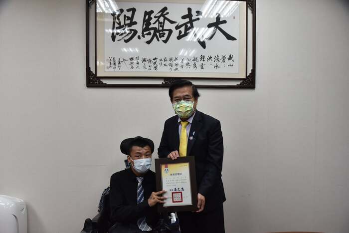 「礙」在「藝」起  自立前行  視藝系碩班生李翔濬獲總統教育奮發向上優秀學生獎圖片