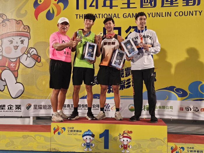 黃正琦同學（右二）以5.25公尺，打破114年全國運動會撐竿跳高紀錄，並獲得冠軍。圖片