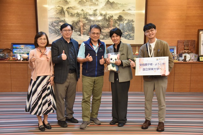 日籍校友前田正雄女兒安倍潤子女士(右二)來台尋根，並到本校拜會陳校長。圖片