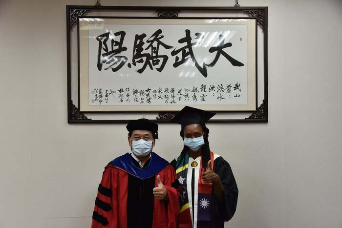 首位來自中美洲外籍正式學位生，美里斯畢業學成歸國圖片