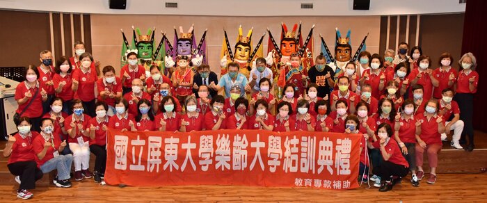 銀髮學員表演電音三太子 樂齡大學結業秀成果圖片