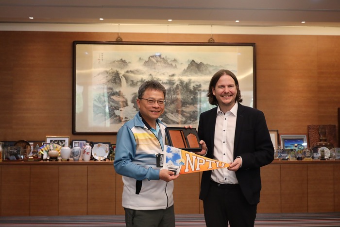 與捷克及日本學者攜手為太空科學與衛星技術的合作奠基圖片